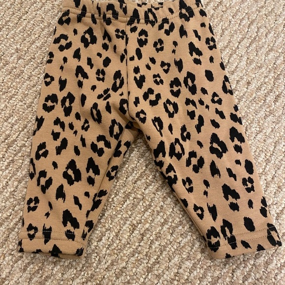 Carter’s Baby Girl Size 6 months Lot of Clothing Pants, Top, Footie Pajamas - Picture 4 of 11